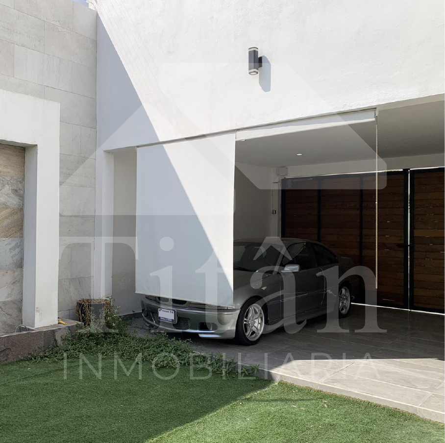 Casa en venta con cochera en zona exclusiva de leon